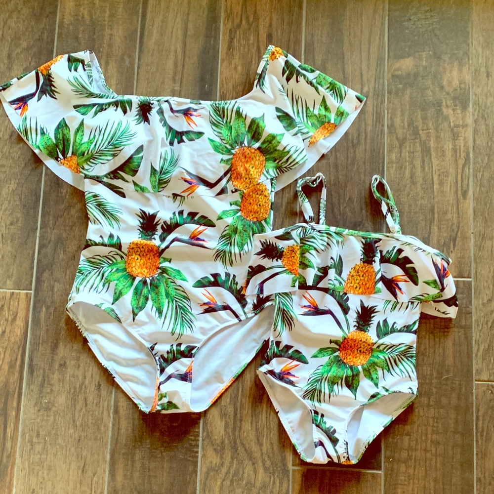 Mommy and daughter bathing suit 🩱 set. 🌴🌿